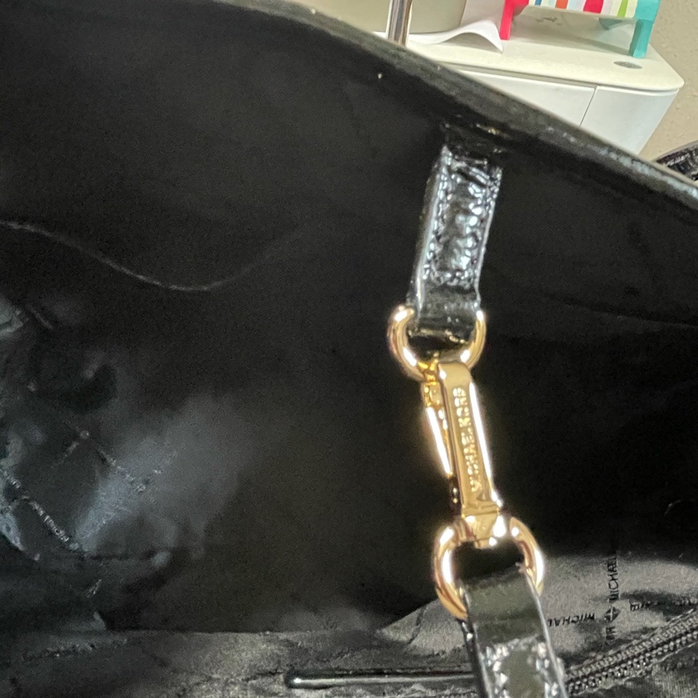 Michael Kors Jet Set Tote - Picture 7 of 7